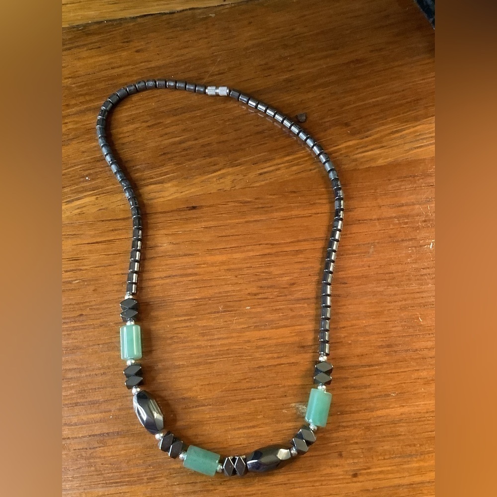 Vintage Hematite And Jade Beaded Necklace 16” Long - Picture 3 of 3